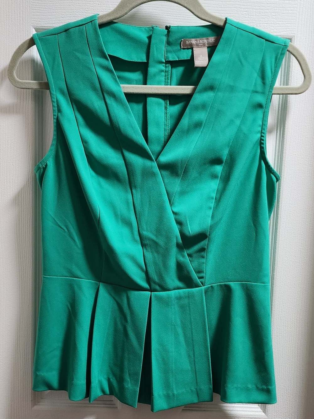 Banana Republic Sleeveless Emerald Green Pleated Peplum Blouse